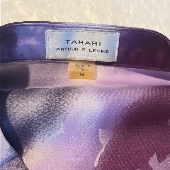 Pair of dressy sleeveless tops - Picture 3 of 6